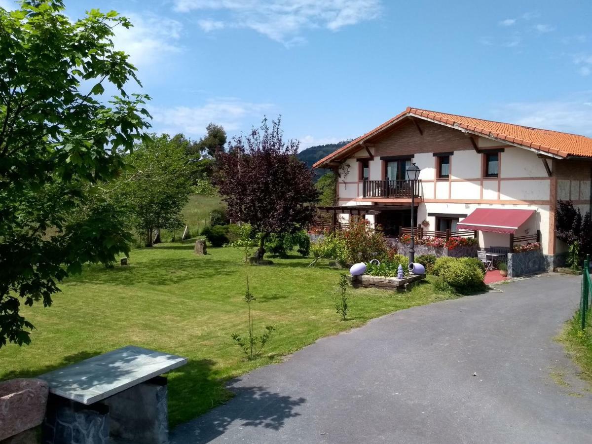 H&Ap Rural Merrutxu Ibarrangelu Buitenkant foto